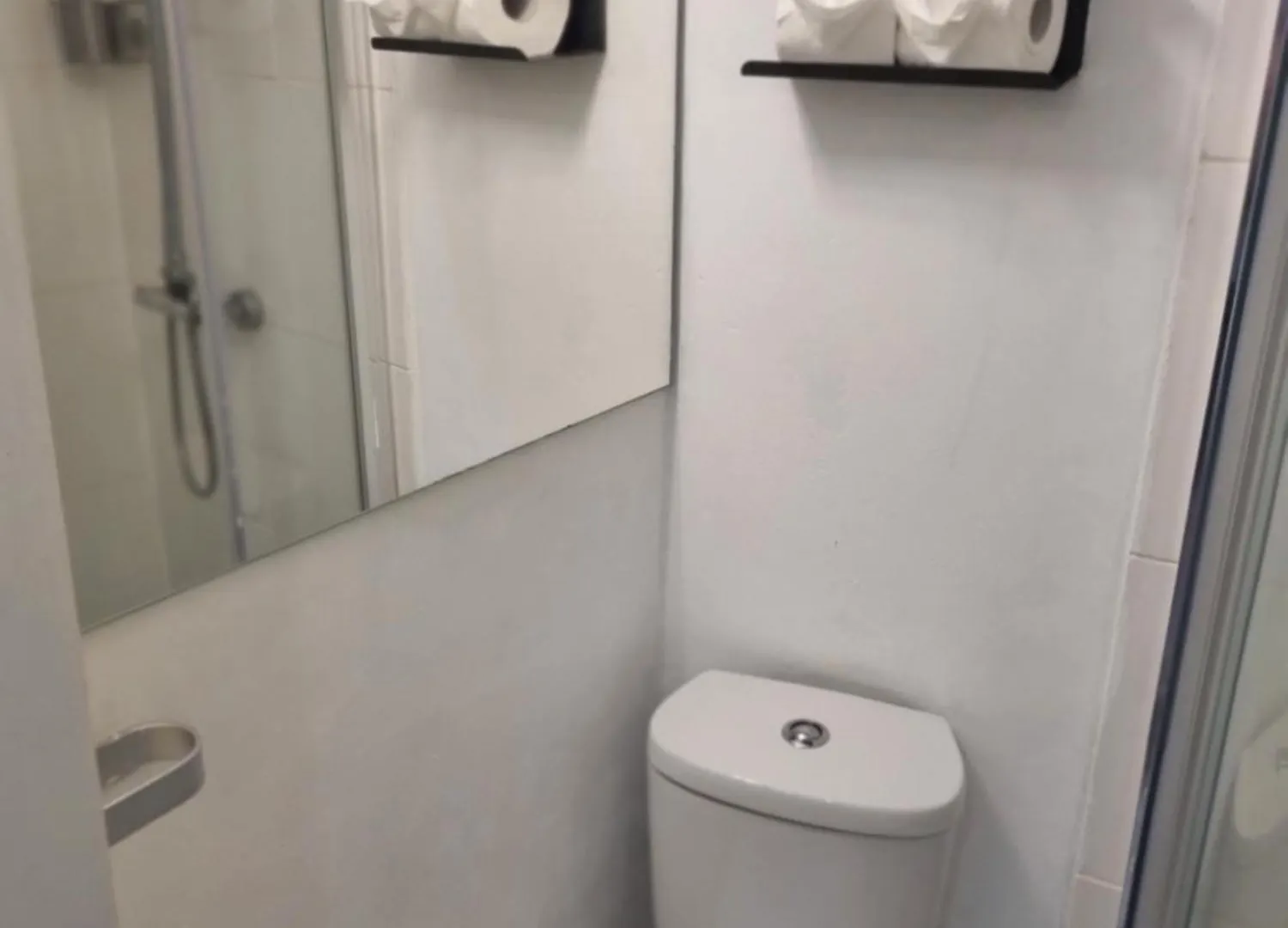 Studio At 113B - A Home Away From Home Hampton Hill