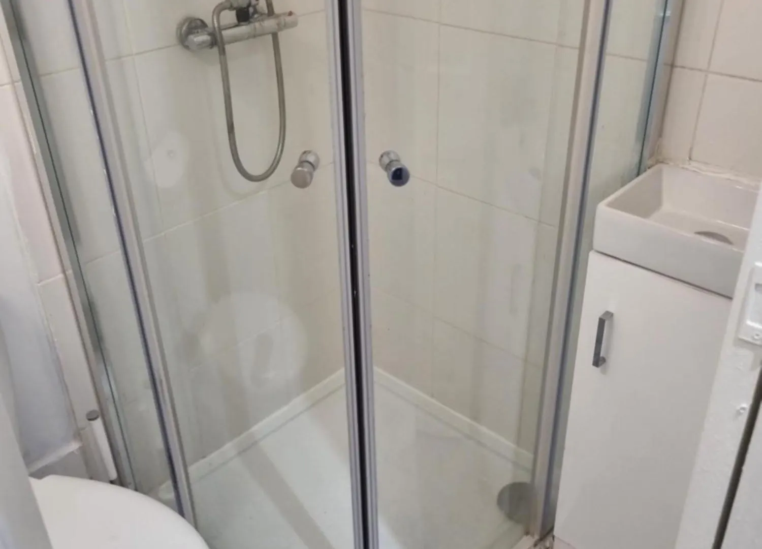 Studio At 113B - A Home Away From Home Hampton Hill