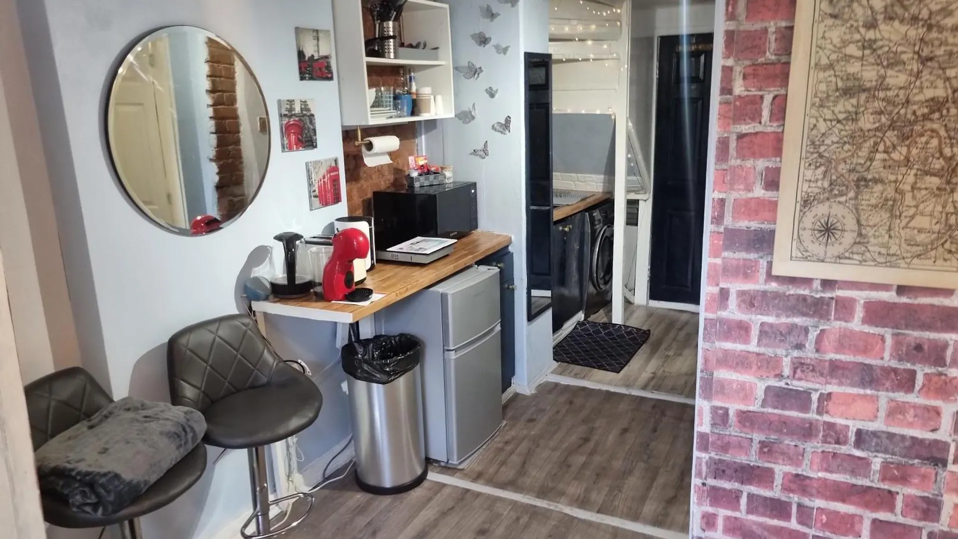 Studio At 113B - A Home Away From Home Hampton Hill 0*,  United Kingdom