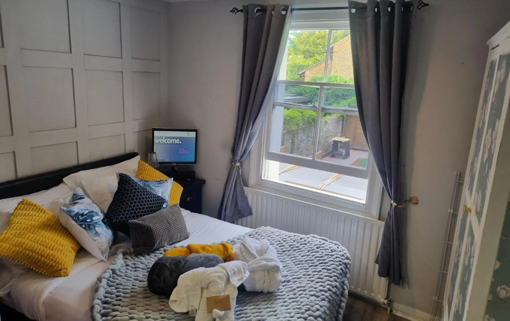 Studio At 113B - A Home Away From Home Hampton Hill