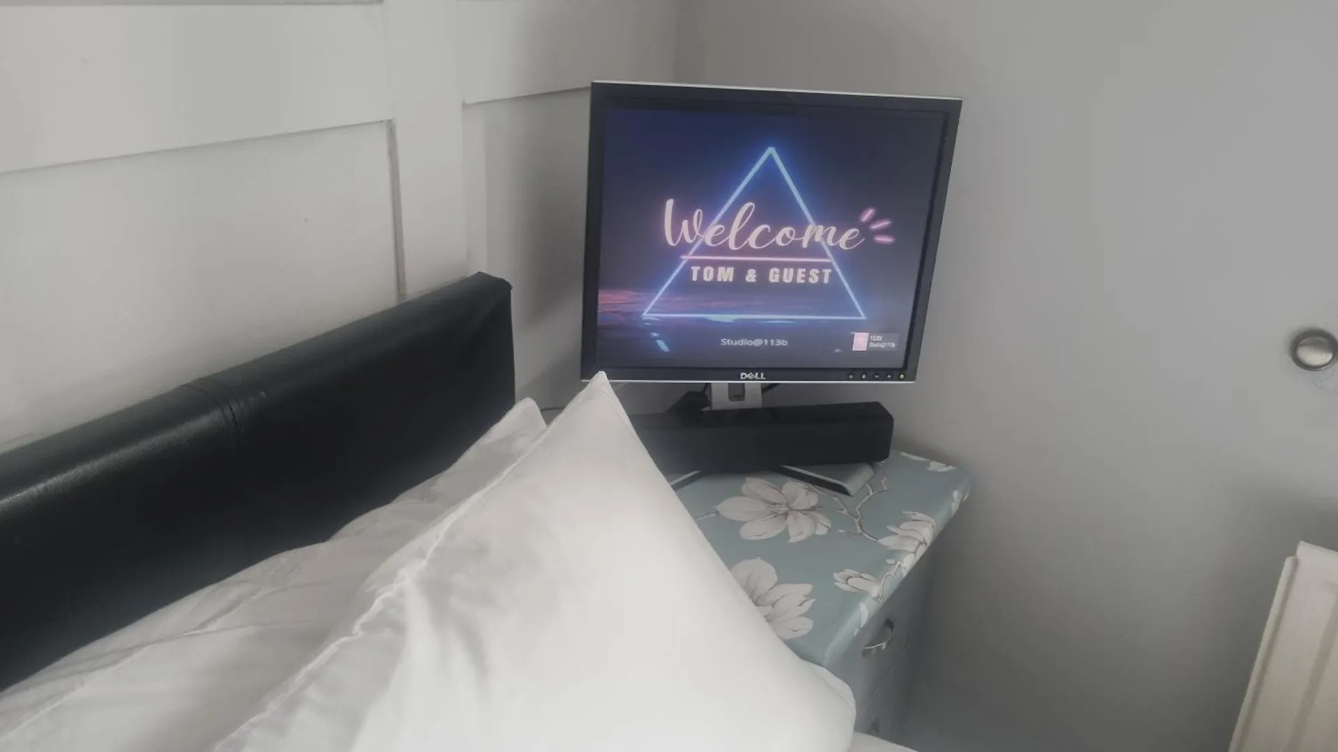 Studio At 113B - A Home Away From Home Hampton Hill